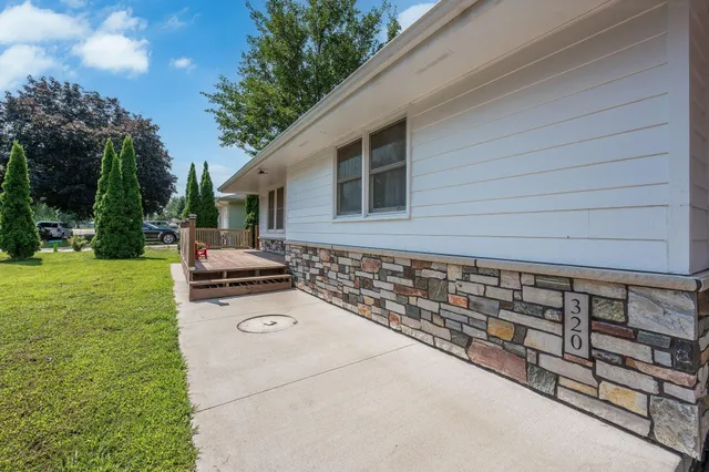 $245,000 | 320 South Waterville Avenue, Le Center, MN 56057