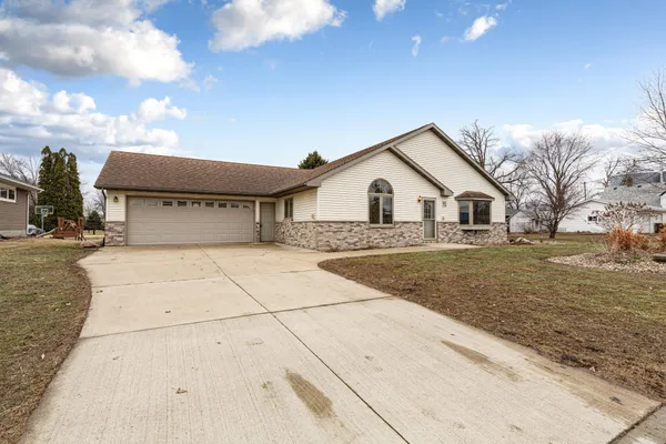 $330,000 | 216 3rd Street Northeast, New Richland, MN 56072
