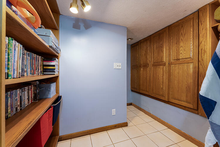 392 Lakeview Point Road Harrodsburg, KY 40330 - Photo 24 of 38 Plenty of built ins provide lots of storage
