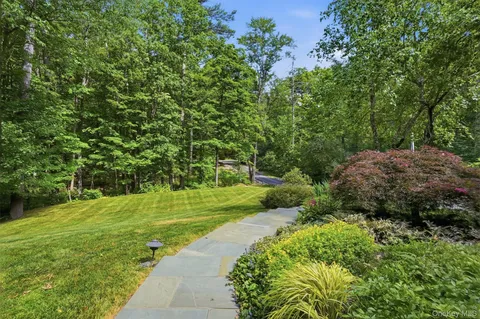 $800,000 | 17 Stoutenburgh Drive, Hyde Park, NY 12538