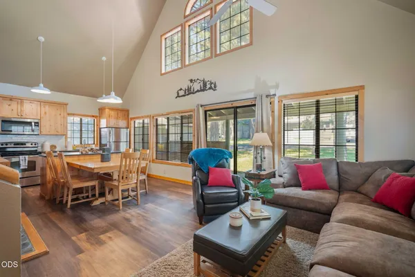 $675,000 | 57499 Circle 4 Cabin Road, Unit 26, Sunriver, OR 97707