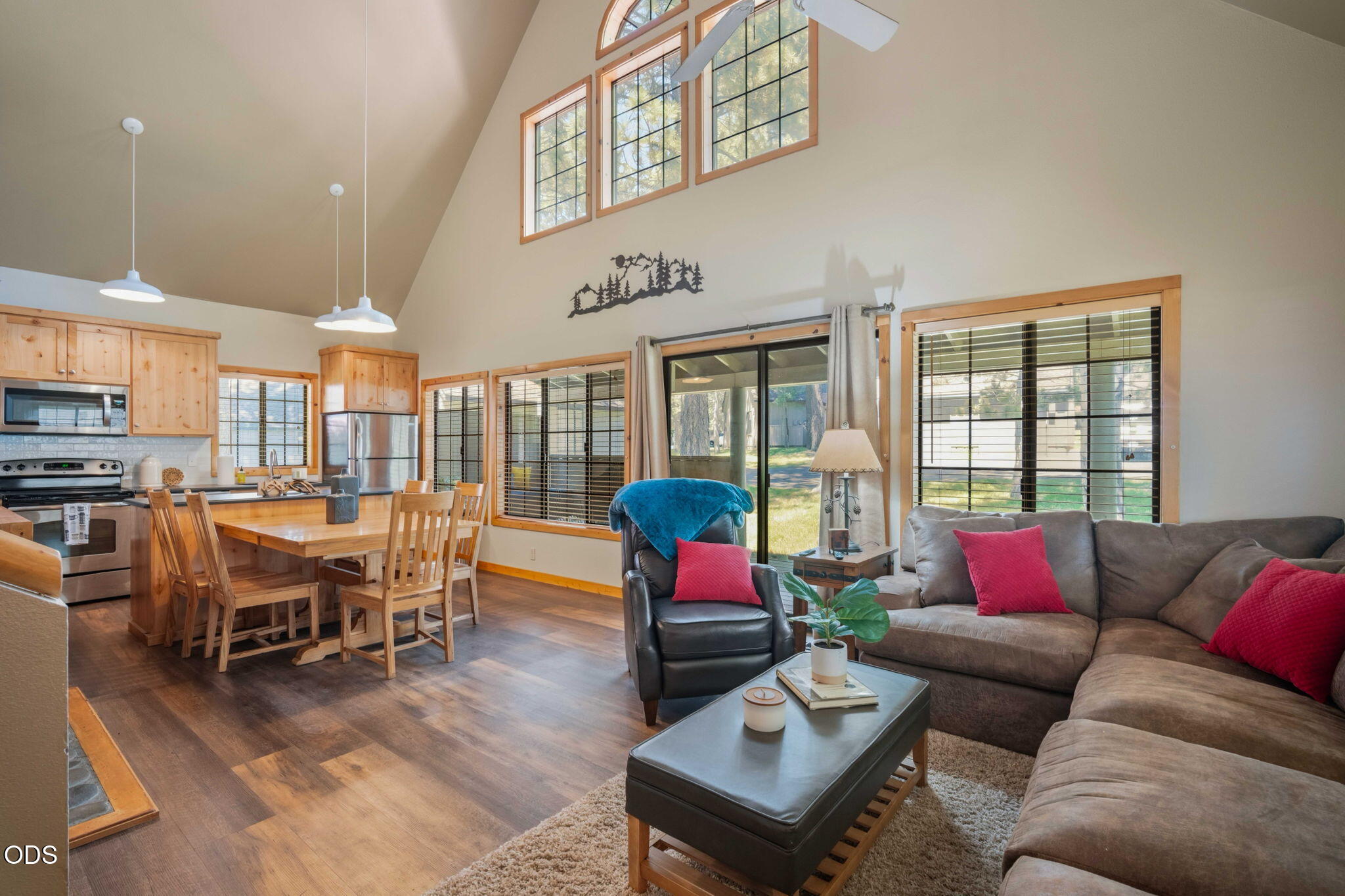 57499 Circle 4 Cabin Road, Unit 26 Sunriver, OR 97707 - Photo 1 of 44