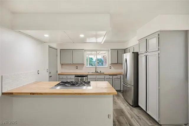 $420,000 | 720 North Sloan Lane, Las Vegas, NV 89110