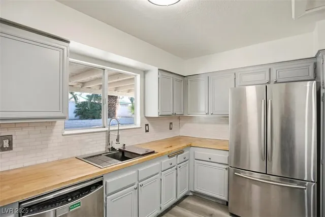 $420,000 | 720 North Sloan Lane, Las Vegas, NV 89110