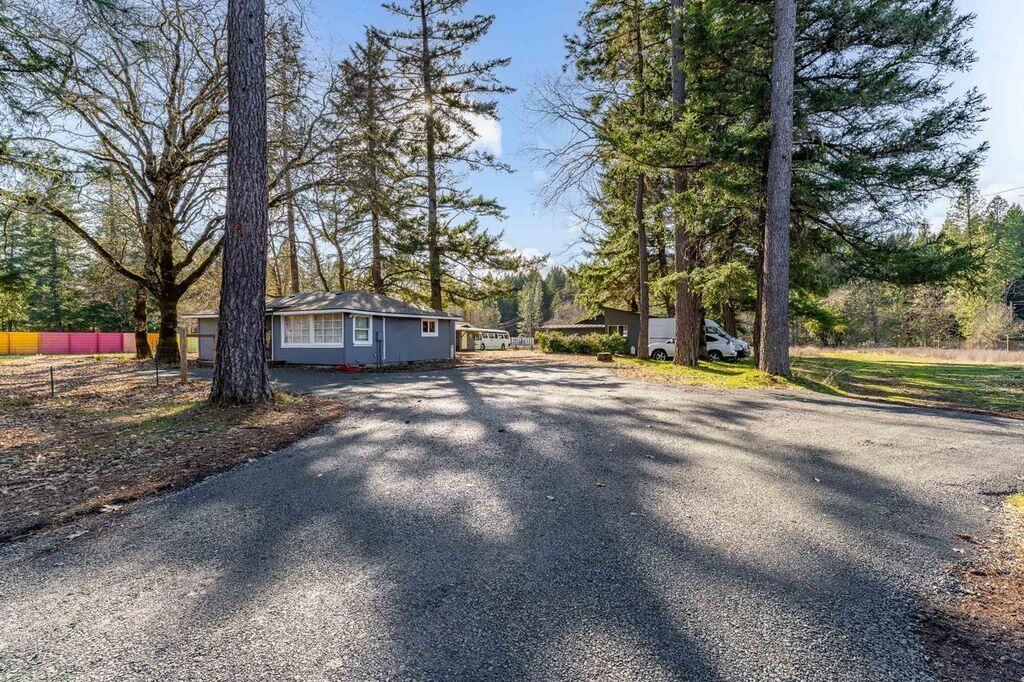 2574 Rockydale Road Cave Junction, OR 97523 - Photo 3 of 43 r12