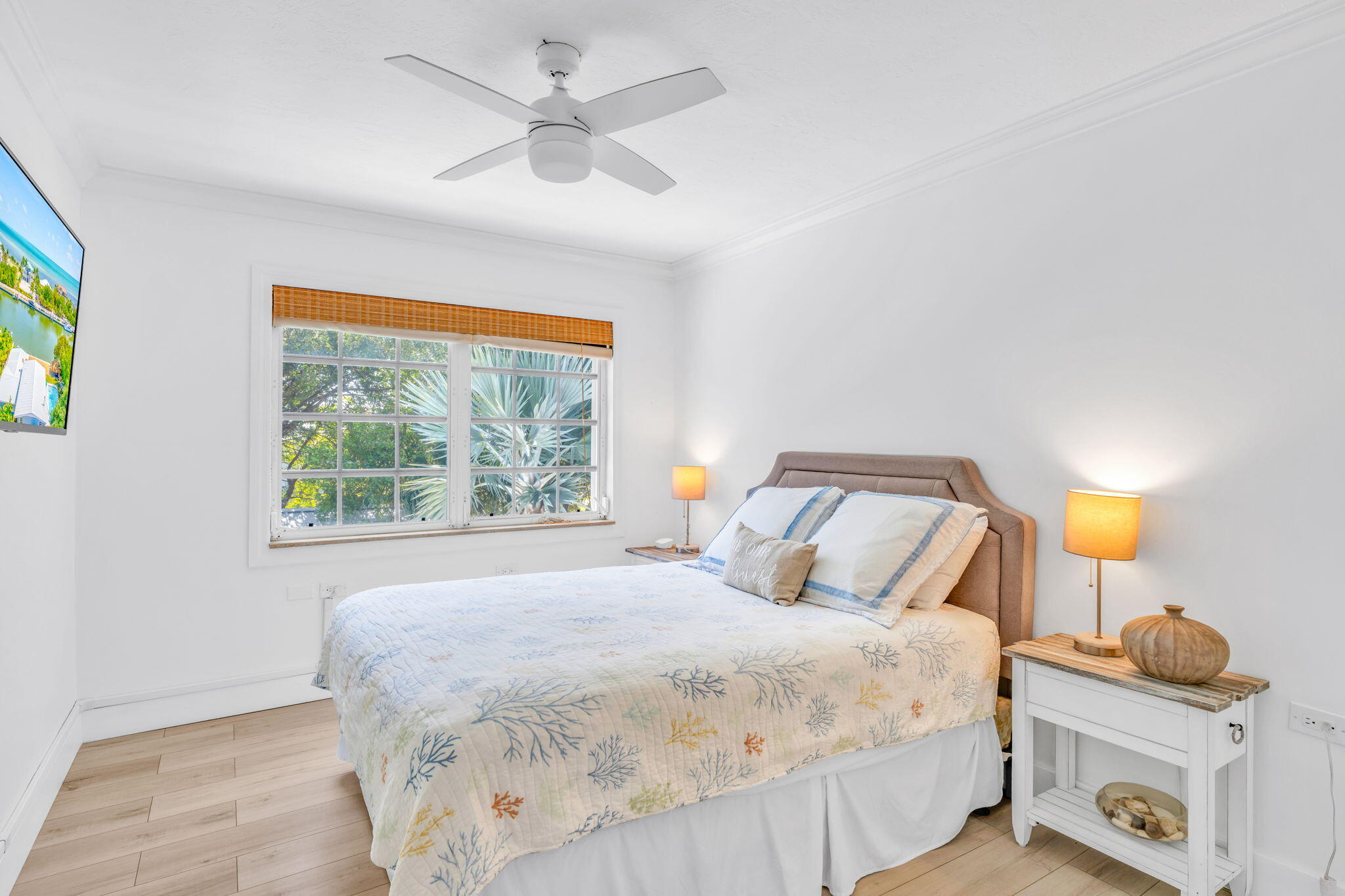 90 B Sombrero Beach Road Marathon, FL 33050 - Photo 20 of 32 a bedroom with a bed and a window