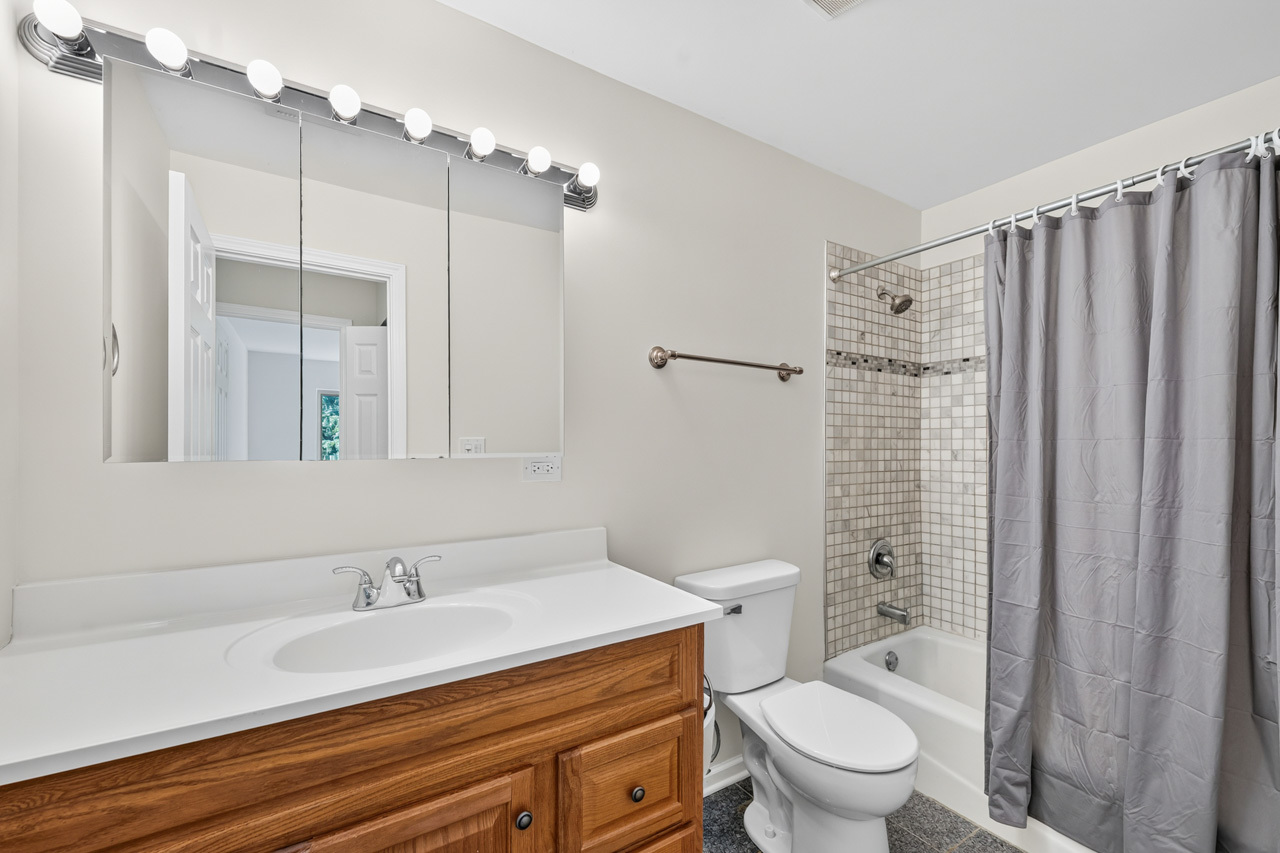 715 West Central Road, Unit C1 Mount Prospect, IL 60056 - Photo 12 of 26 Gallery Image 12