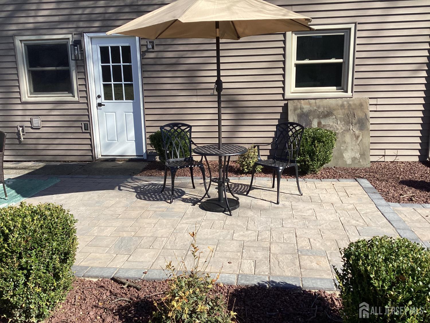 17 Wellington Road East Brunswick, NJ 08816 - Photo 4 of 25