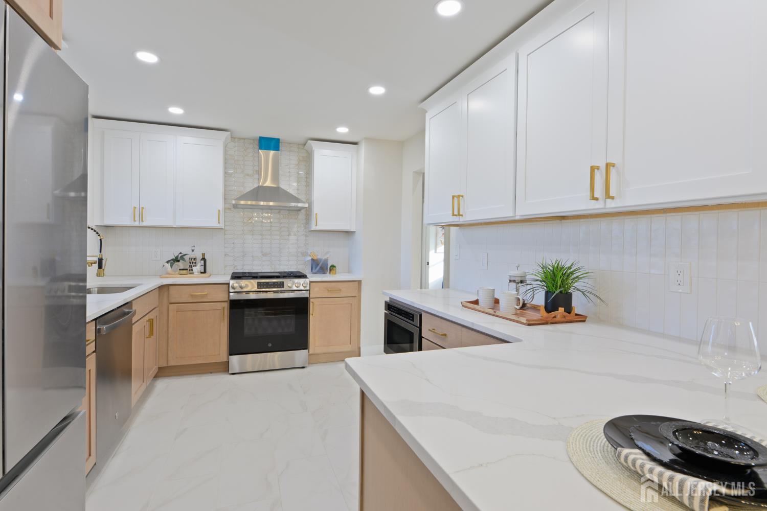 17 Wellington Road East Brunswick, NJ 08816 - Photo 6 of 25