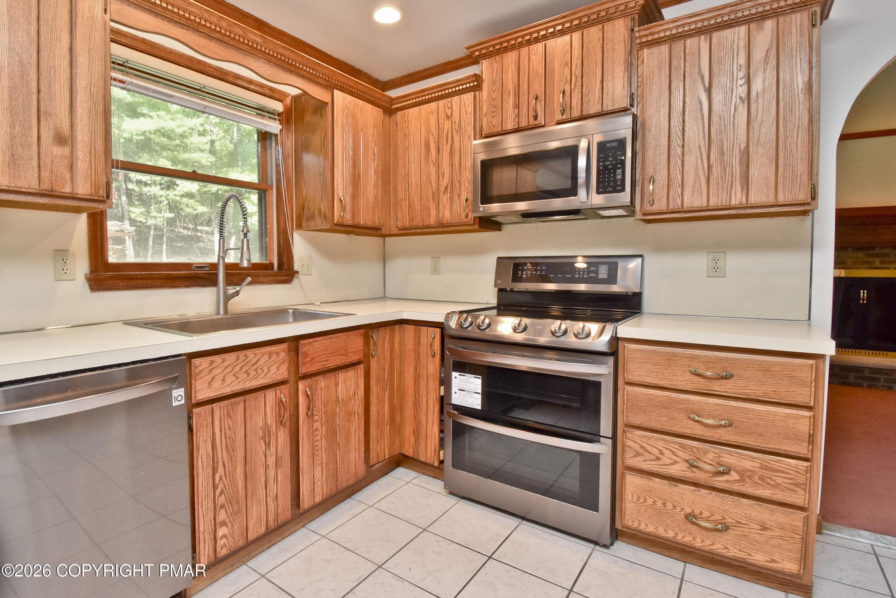 1220 Kroucher Road Stroudsburg, PA 18360 - Photo 15 of 57 4 Kitchen (6)