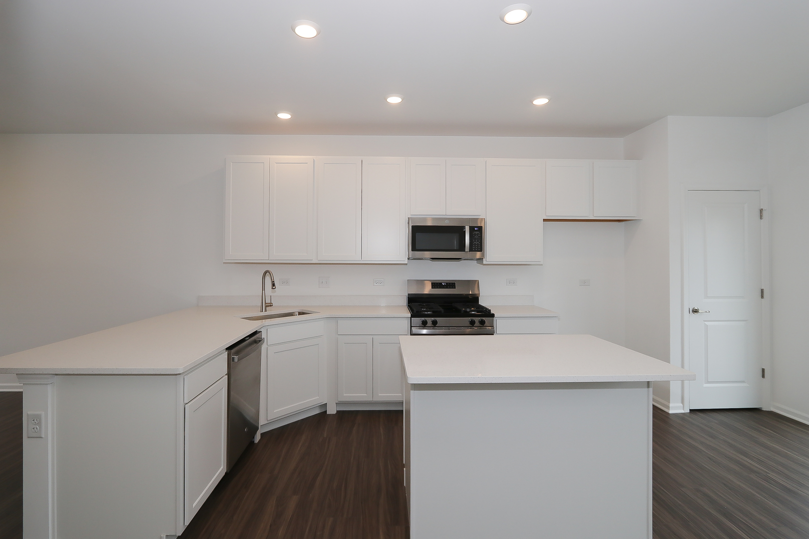 2252 Stonegate Road Algonquin, IL 60102 - Photo 7 of 31