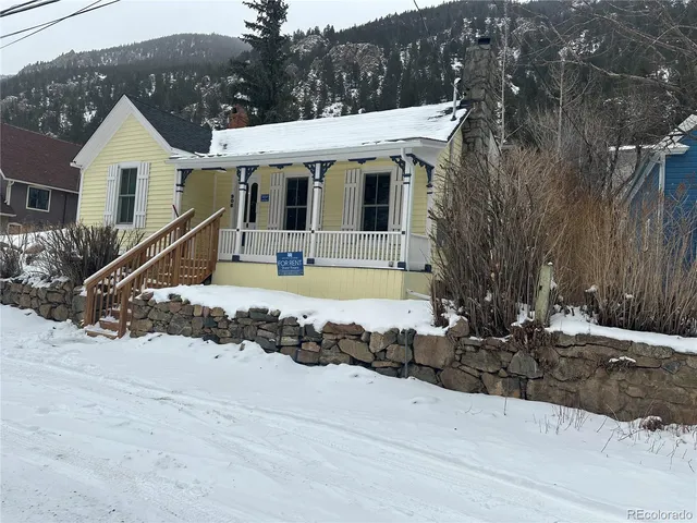a view of a house with roof yard