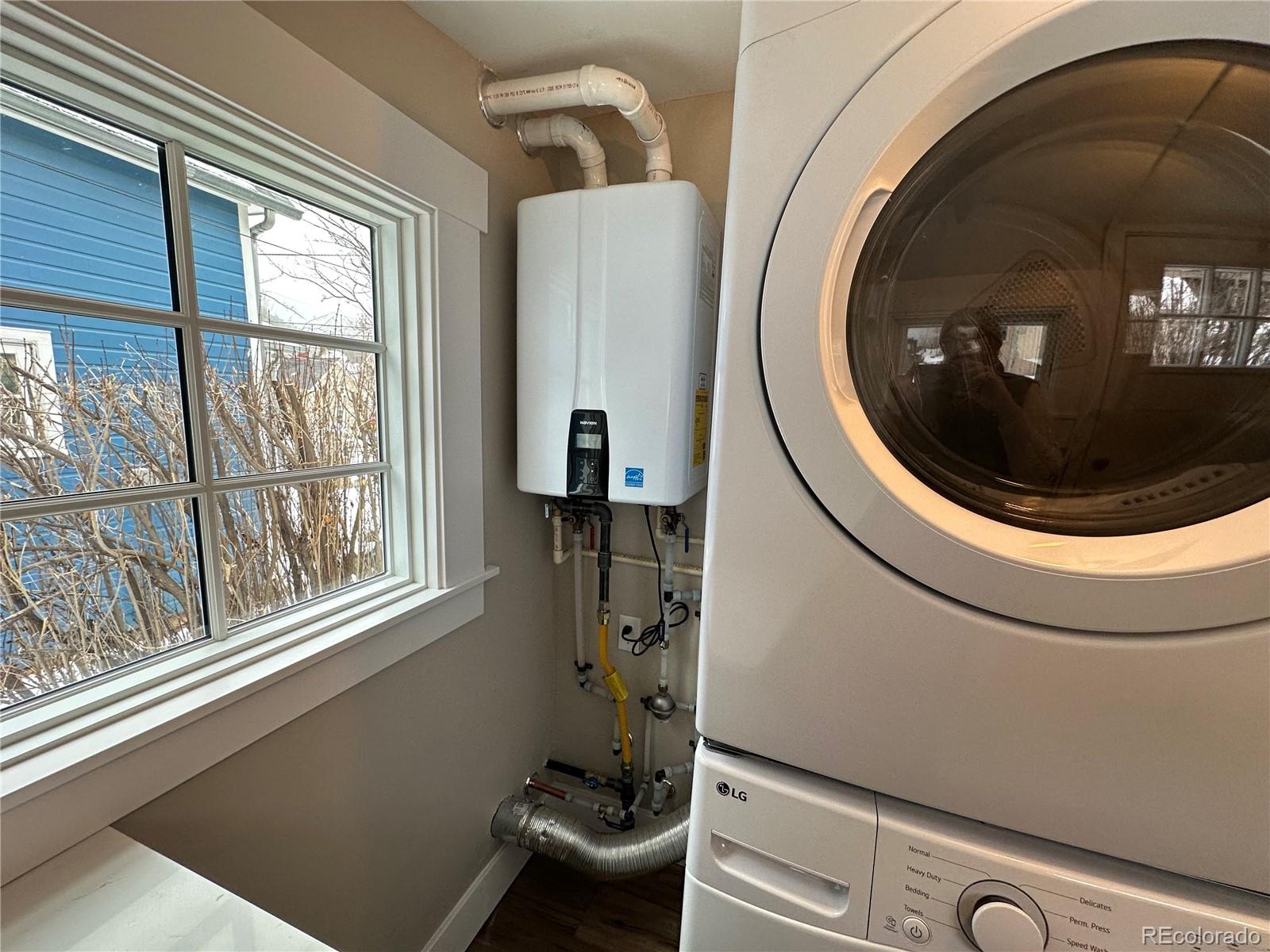 906 Main Street Georgetown, CO 80444 - Photo 23 of 28 a bathroom with a sink and mirror