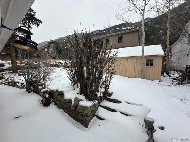 a view of a back yard of the house