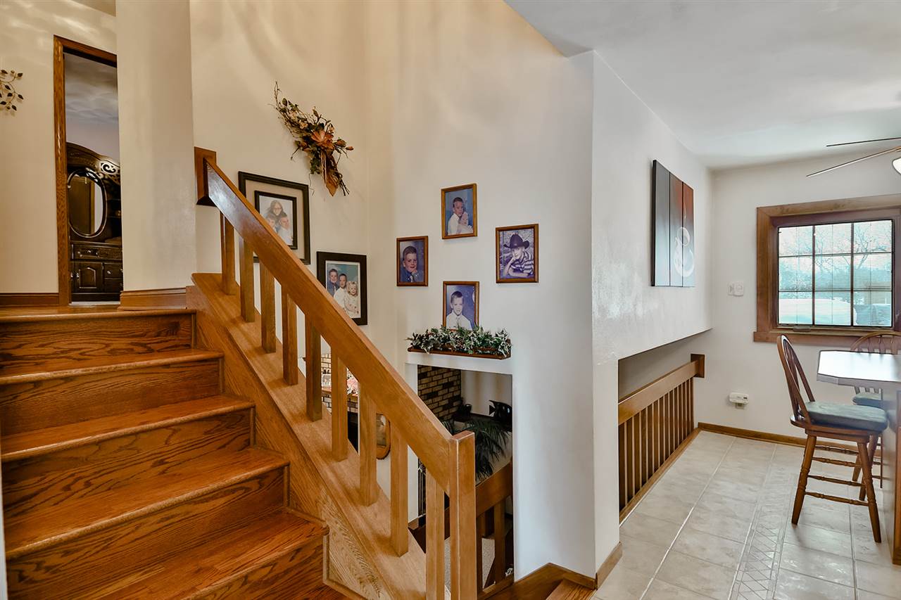 12944 Huntsboro Lane Roscoe, IL 61073 - Photo 18 of 40 a view of entryway and hall