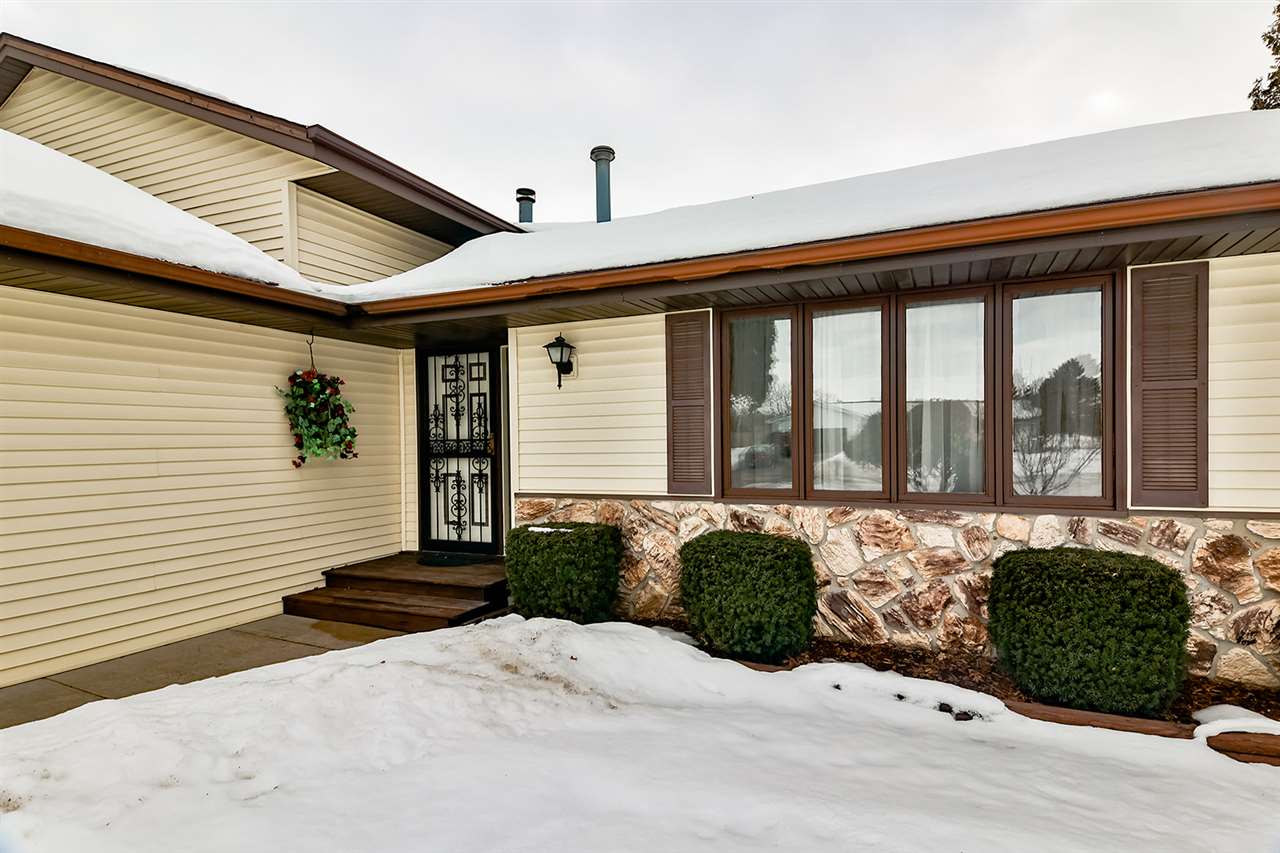 12944 Huntsboro Lane Roscoe, IL 61073 - Photo 2 of 40 a front view of a house
