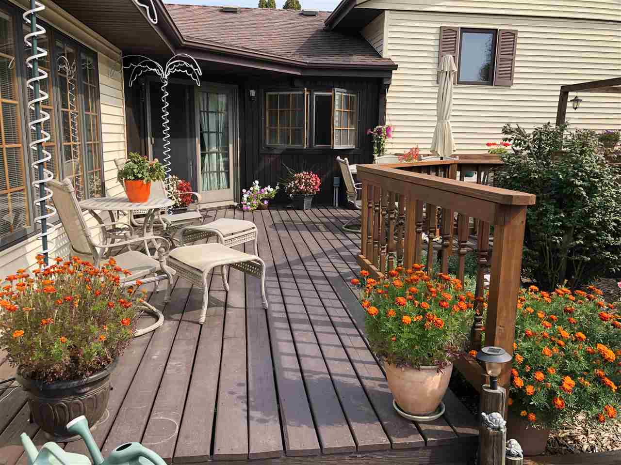 12944 Huntsboro Lane Roscoe, IL 61073 - Photo 39 of 40 a view of a chairs and table in a patio