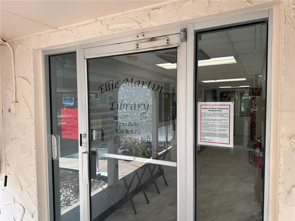 9100 Highpoint Boulevard Brooksville, FL 34613 - Photo 38 of 42 a balcony with table and chairs
