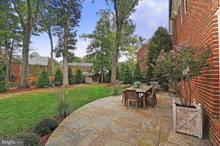 2210 Windsor Road Alexandria, VA 22307 - Photo 11 of 30 Back yard