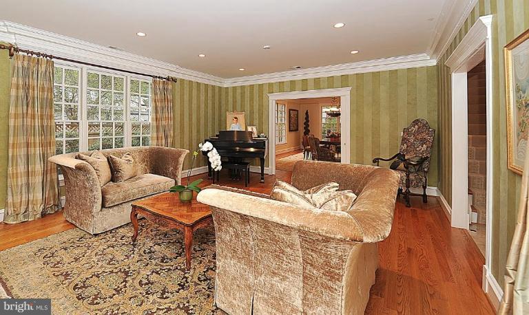 2210 Windsor Road Alexandria, VA 22307 - Photo 12 of 30 Living Room #2