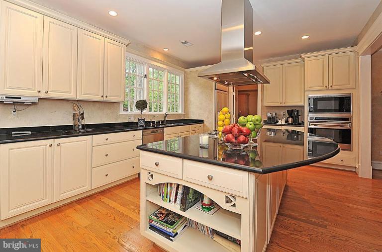 2210 Windsor Road Alexandria, VA 22307 - Photo 13 of 30 Kitchen #2