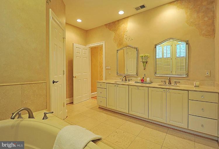 2210 Windsor Road Alexandria, VA 22307 - Photo 19 of 30 Master Bath
