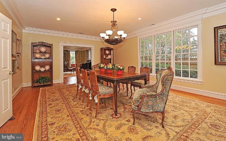 2210 Windsor Road Alexandria, VA 22307 - Photo 4 of 30 Dining Room