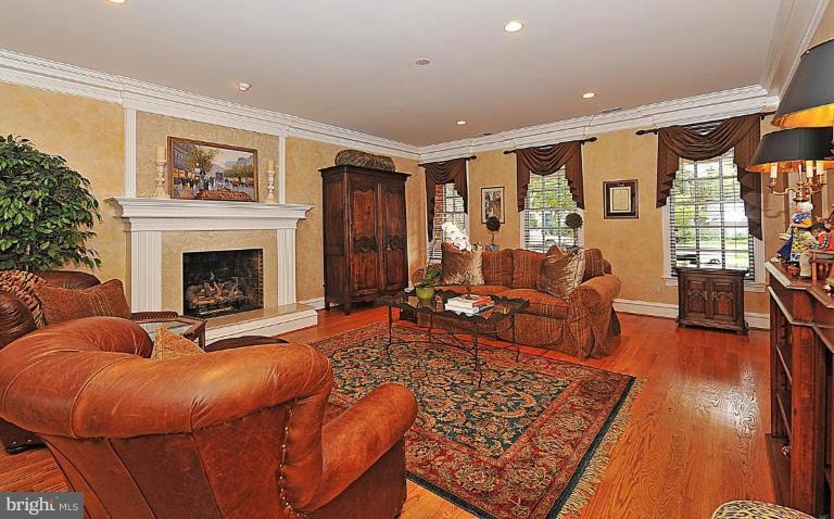 2210 Windsor Road Alexandria, VA 22307 - Photo 6 of 30 Family Room