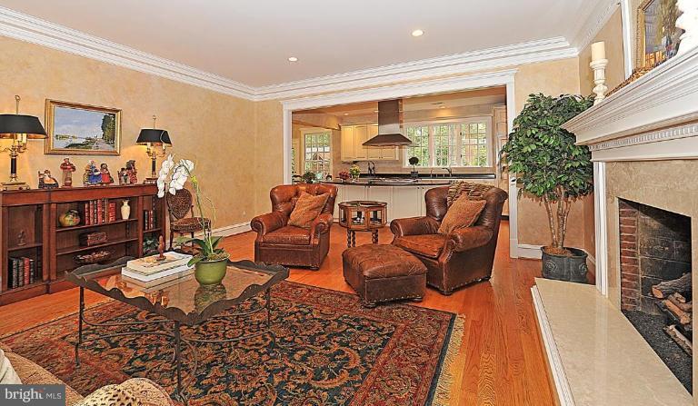 2210 Windsor Road Alexandria, VA 22307 - Photo 7 of 30 Family Room #2