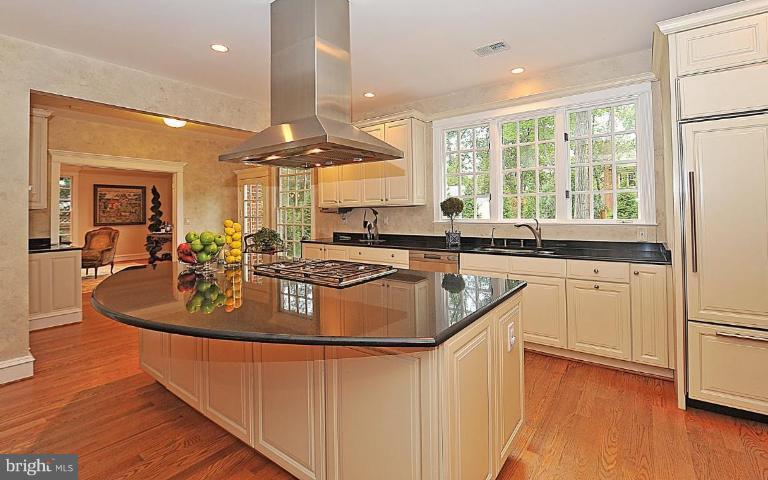 2210 Windsor Road Alexandria, VA 22307 - Photo 8 of 30 Kitchen