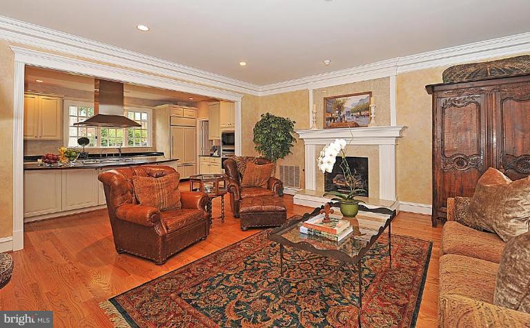 2210 Windsor Road Alexandria, VA 22307 - Photo 9 of 30 Kitchen/Family Room