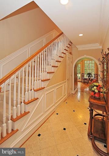 2210 Windsor Road Alexandria, VA 22307 - Photo 10 of 30 Hallway