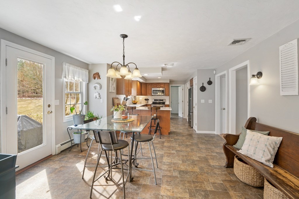39 Chamberlain Road Uxbridge, MA 01569 - Photo 13 of 42 Gallery Image 13