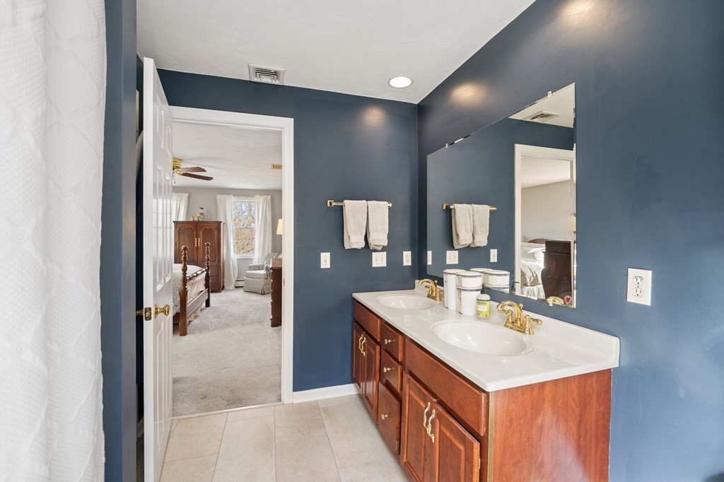 39 Chamberlain Road Uxbridge, MA 01569 - Photo 23 of 42 Gallery Image 23