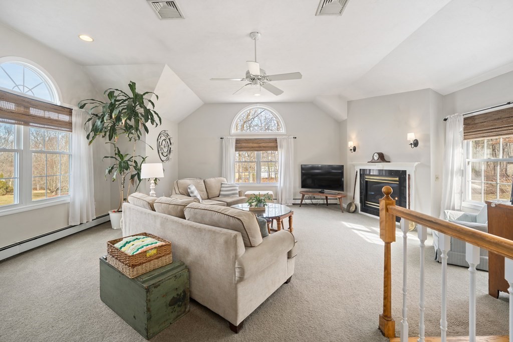 39 Chamberlain Road Uxbridge, MA 01569 - Photo 9 of 42 Gallery Image 9