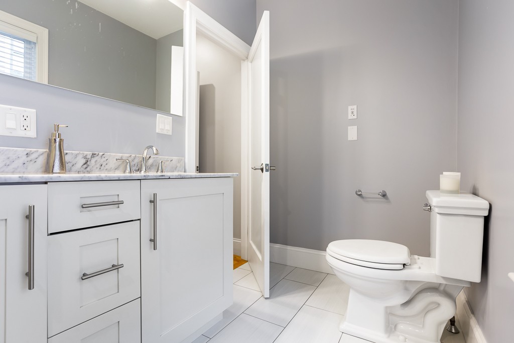 9 Bartlett Crescent, Unit 2 Brookline, MA 02446 - Photo 12 of 23