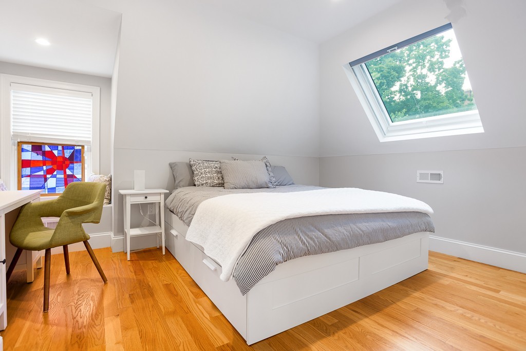 9 Bartlett Crescent, Unit 2 Brookline, MA 02446 - Photo 14 of 23