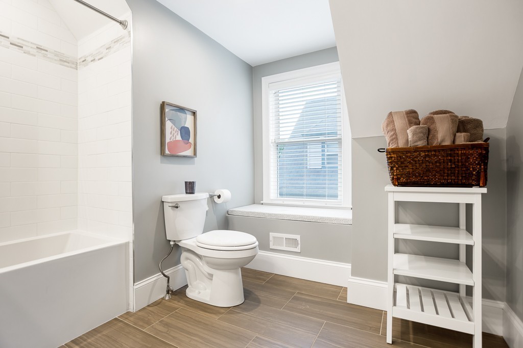 9 Bartlett Crescent, Unit 2 Brookline, MA 02446 - Photo 16 of 23