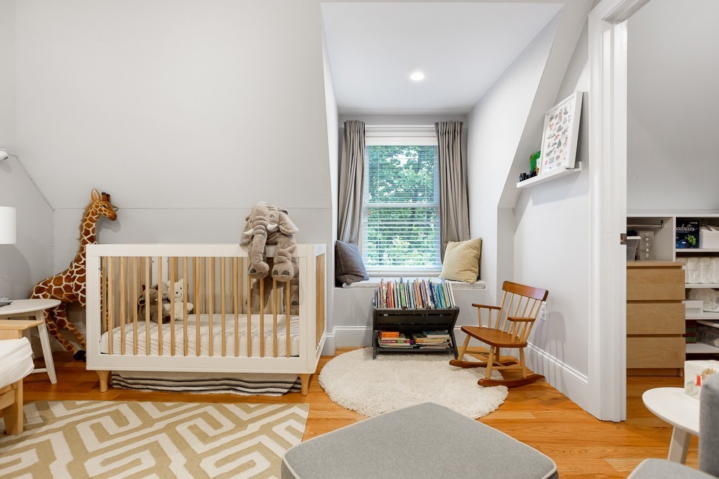 9 Bartlett Crescent, Unit 2 Brookline, MA 02446 - Photo 19 of 23