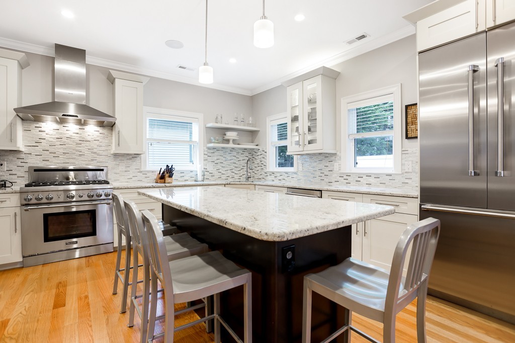 9 Bartlett Crescent, Unit 2 Brookline, MA 02446 - Photo 4 of 23