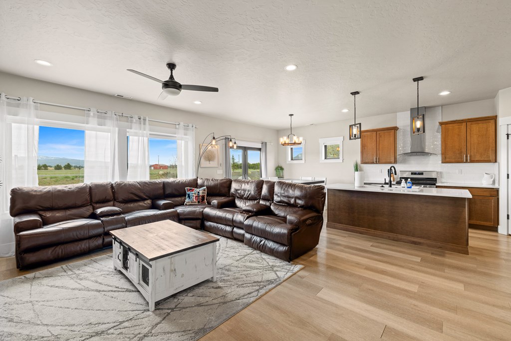 13124 Hawks Bay Road Donnelly, ID 83615 - Photo 4 of 50