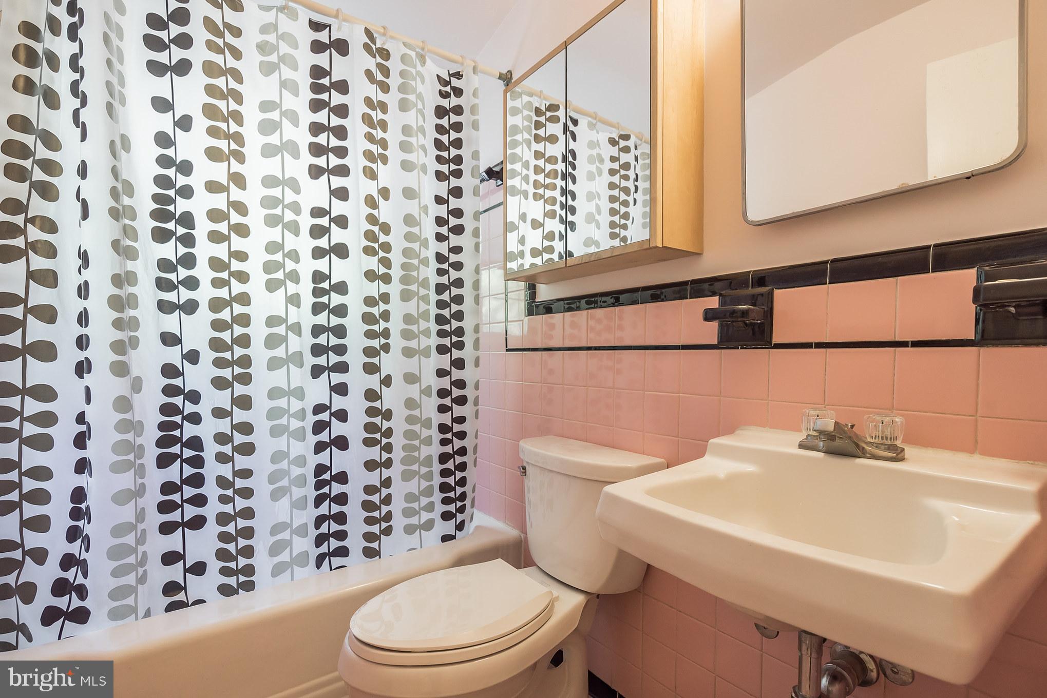 8813 Walnut Hill Road Chevy Chase, MD 20815 - Photo 19 of 30 Bath (Master)