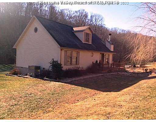 3081 McComas Branch Road Milton, WV 25541 - Photo 2 of 13 Exterior Front.