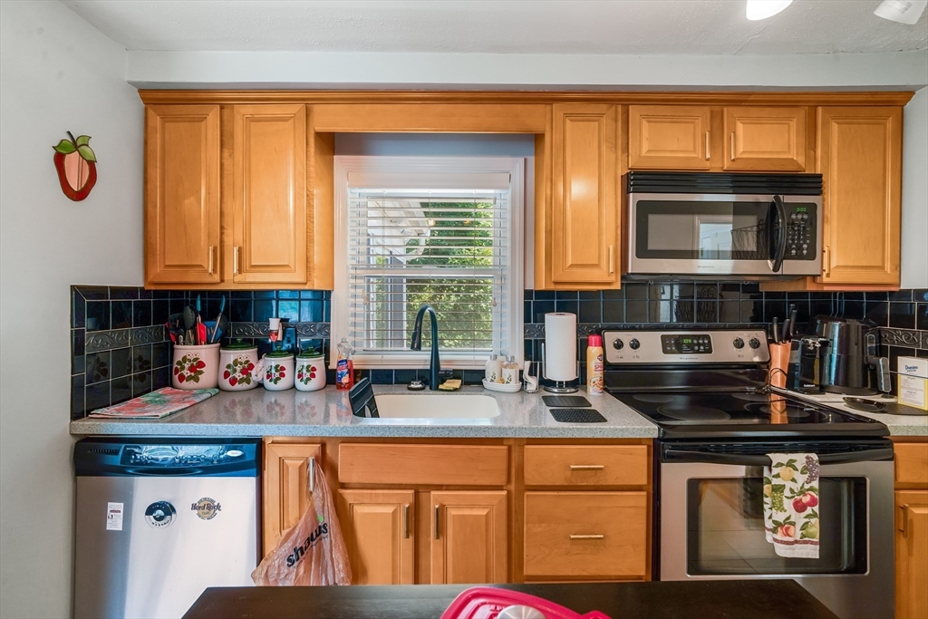 65 Fowler Street Randolph, MA 02368 - Photo 4 of 22