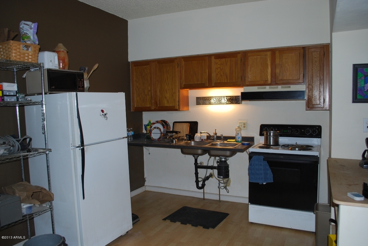 357 East Thomas Road, Unit 207 Phoenix, AZ 85012 - Photo 3 of 3 KITCHEN