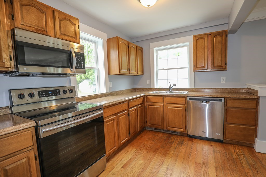 77 Keyes Road Westford, MA 01886 - Photo 4 of 26