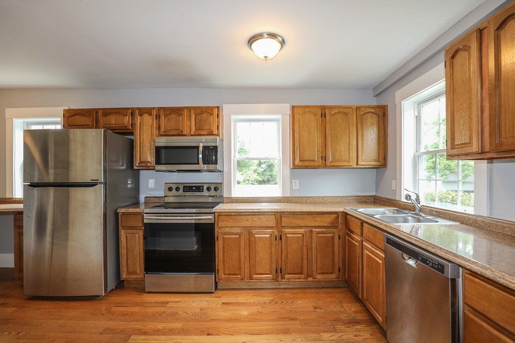77 Keyes Road Westford, MA 01886 - Photo 5 of 26