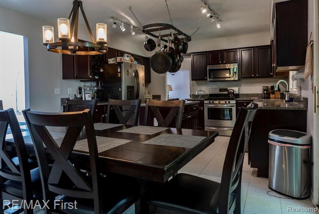 770 Grovecrest Rochester Hills, MI 48307 - Photo 19 of 59