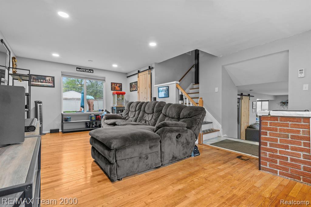 29650 Curtis Road Livonia, MI 48152 - Photo 4 of 26 Gallery Image 4