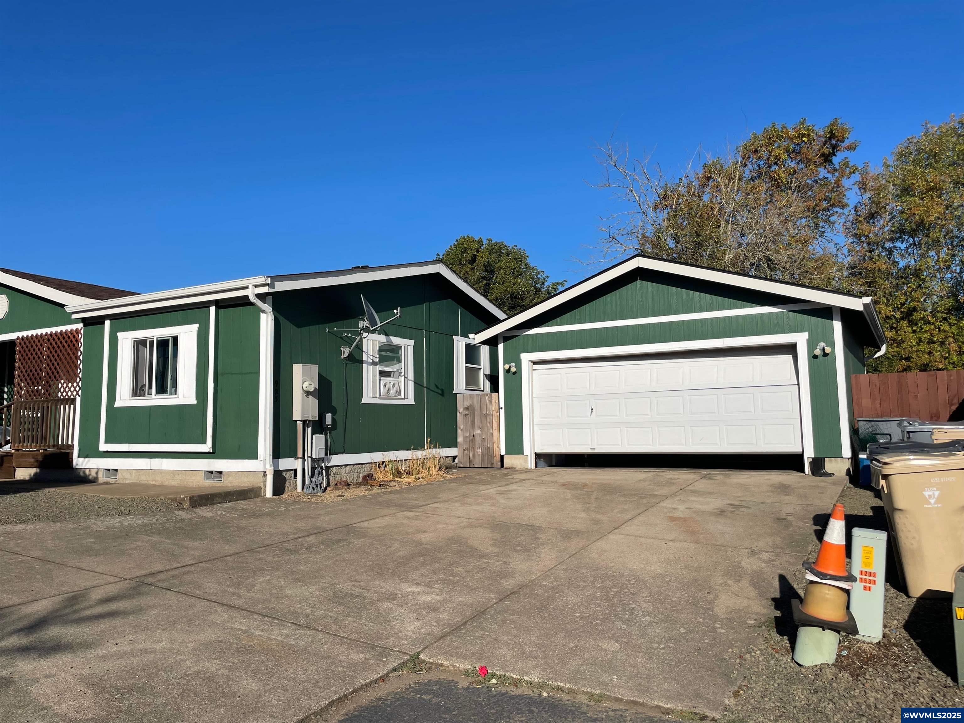 923 Walker Road Lebanon, OR 97355 - Photo 3 of 43 Gallery Image 3